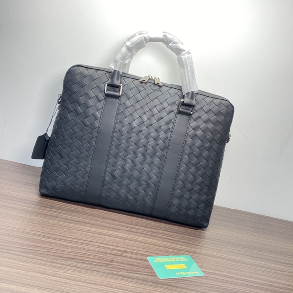 ボッテガヴェネタバッグ正面デザイン